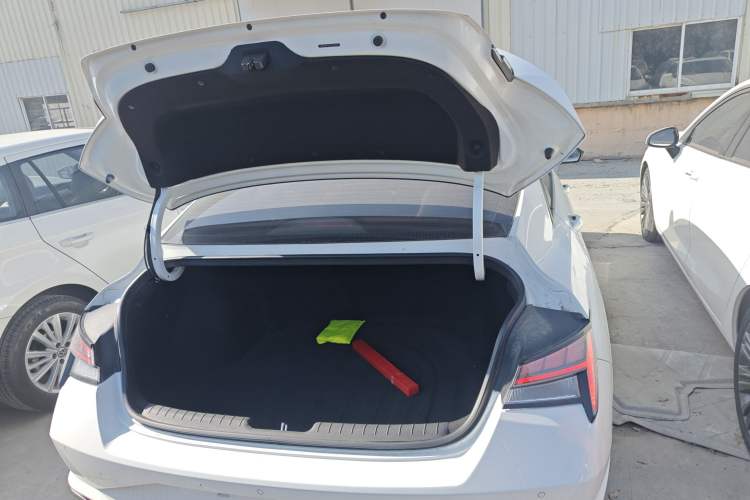 Used Hyundai Elantra 2022 1.5L CVT LUX Prestige Edition