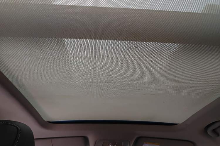 Used Roewe RX5 2016 20T Two-Wheel Drive Automatic Internet Smart Edition
