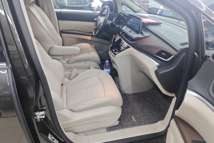 Used Buick GL8 2021 Land Cruiser Executive Class 652T Luxury Model
