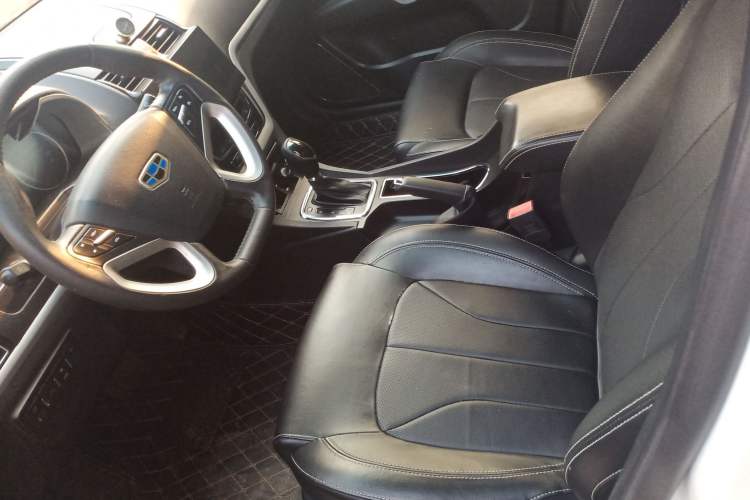 Used Geely Auto Emgrand 2016 Sedan 1.5L CVT Upward Version
