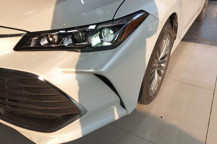 Used Toyota Avalon 2019 Dual-Engine 2.5L XLE Prestige Version China VI Standard