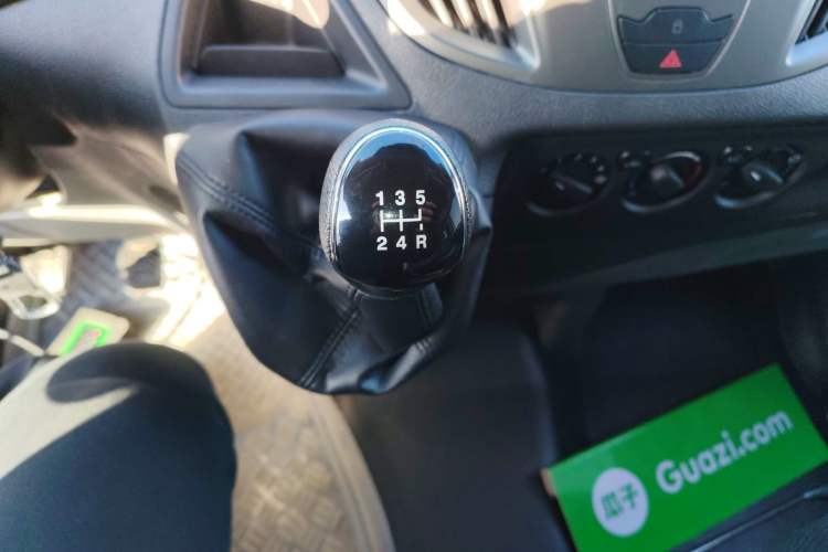 Used Ford Transit 2019 2.0T Diesel Multi-Purpose Commercial Vehicle Mid-Drive Mid-Roof 6-Seater China VI Standard