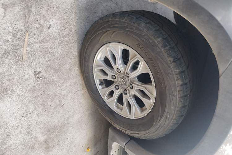 Used JMC Yusheng S350 2013 2.4T Manual Two-Wheel Drive Diesel Luxury 7-Seater
