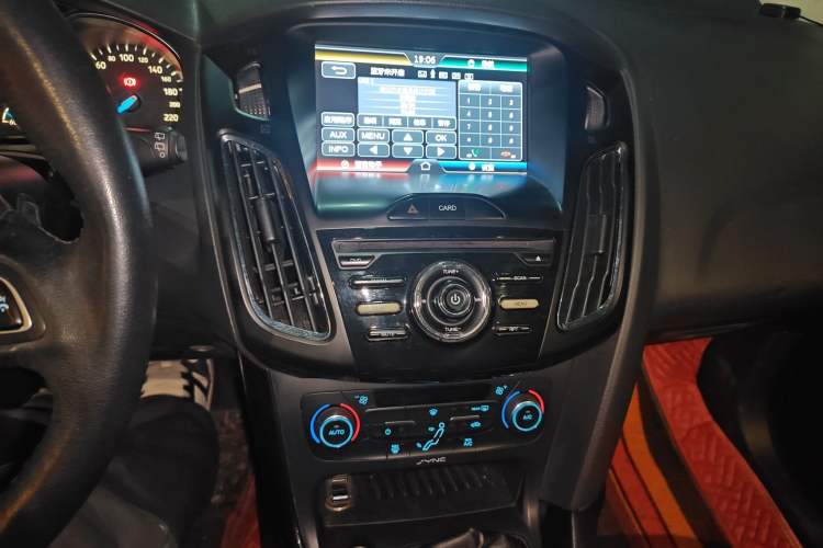 Used Ford Focus 2015 Hatchback EcoBoost 125 Manual – Ultra-Style Edition