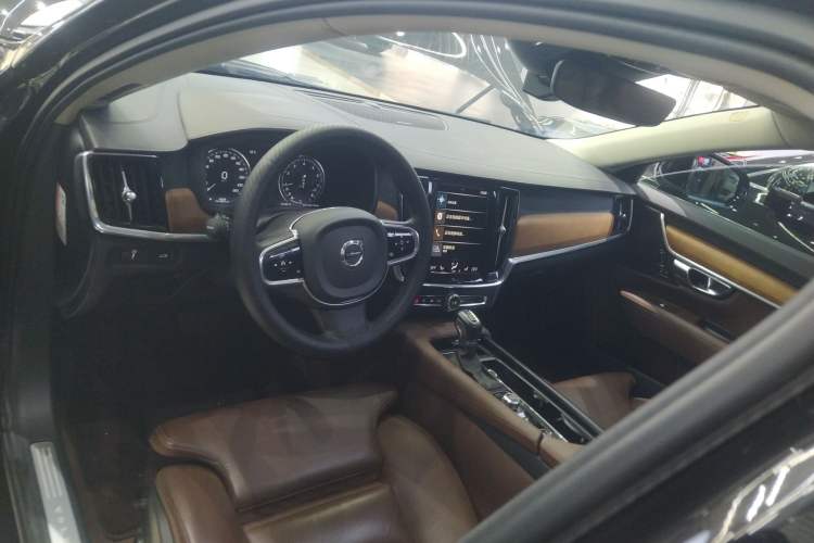 Used Volvo S90 2020 Facelift T5 Smart & Luxurious Edition