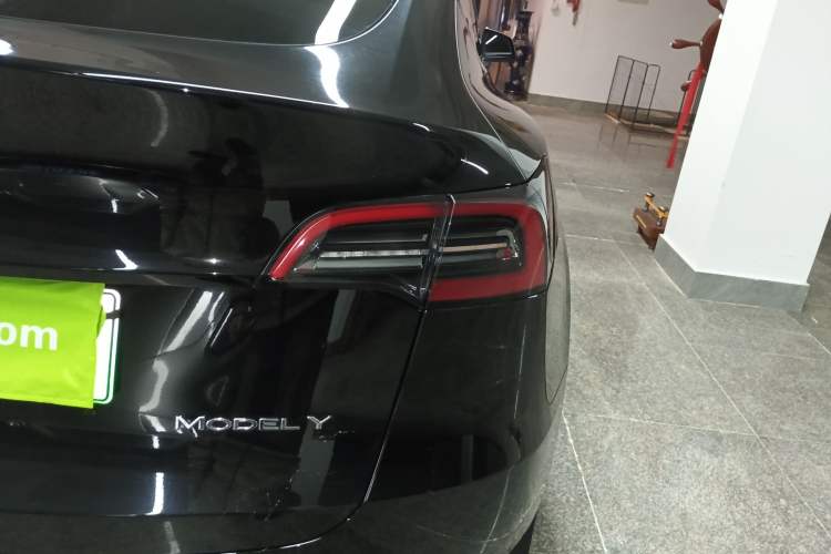 Used Tesla Model Y 2023 Long-Range All-Wheel-Drive Version