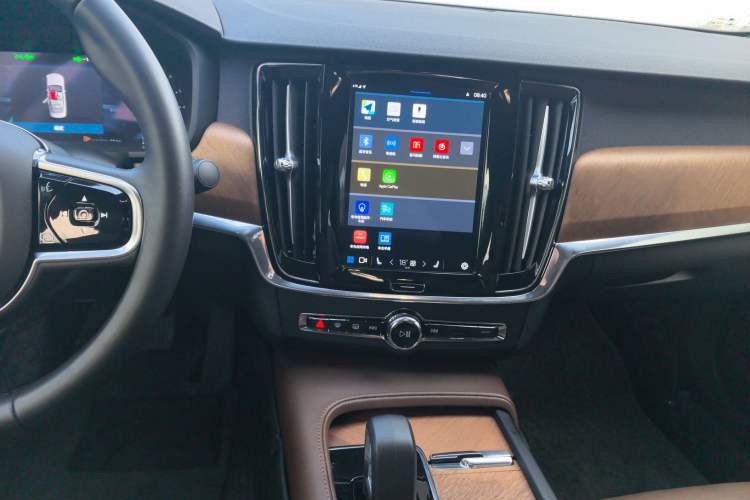 Used Volvo S90 2025 B5 Zhiyi Luxury Edition
