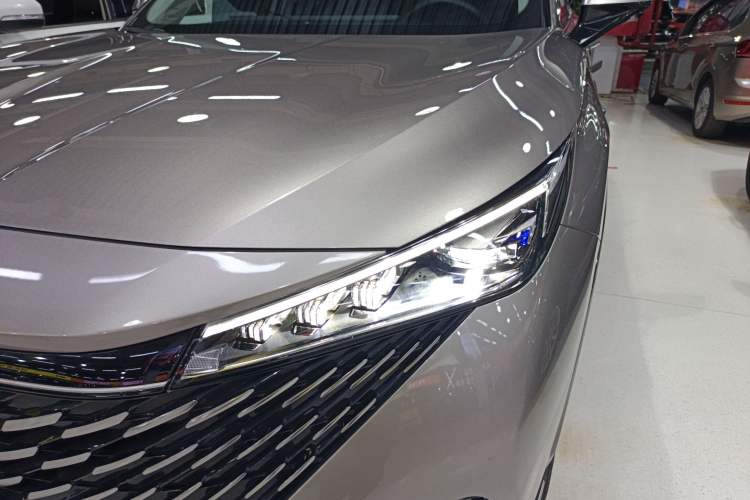 Used Roewe RX5 2023 1.5T Luxury Sliding-Screen Version
