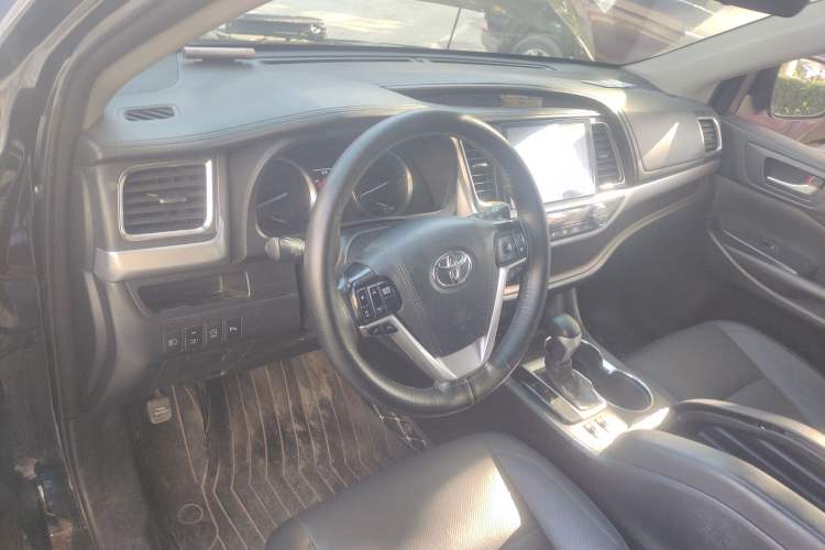 Used Toyota Highlander 2018 2.0T Four-Wheel Drive Luxury Edition 7 Seats China V Emission Standard

