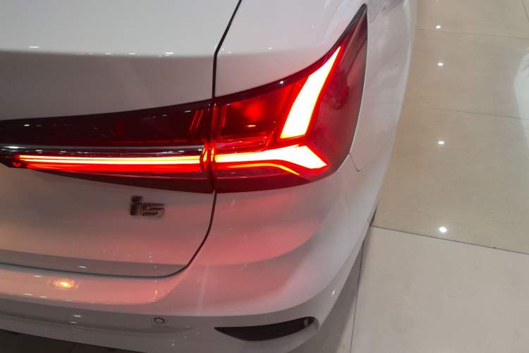 Used Roewe i5 2021 1.5L CVT Diamond Edition