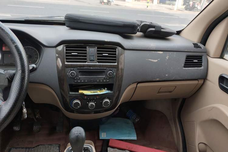 Used Wuling Rongguang 2014 1.5L S Standard Version
