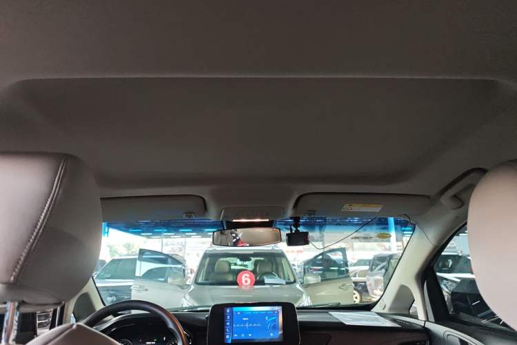 Used Buick GL8 2023 Land Executive Class Comfort Model
