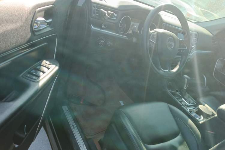 Used  Grand Commander 2018 2.0T Four-Wheel Drive Prestige Edition China V