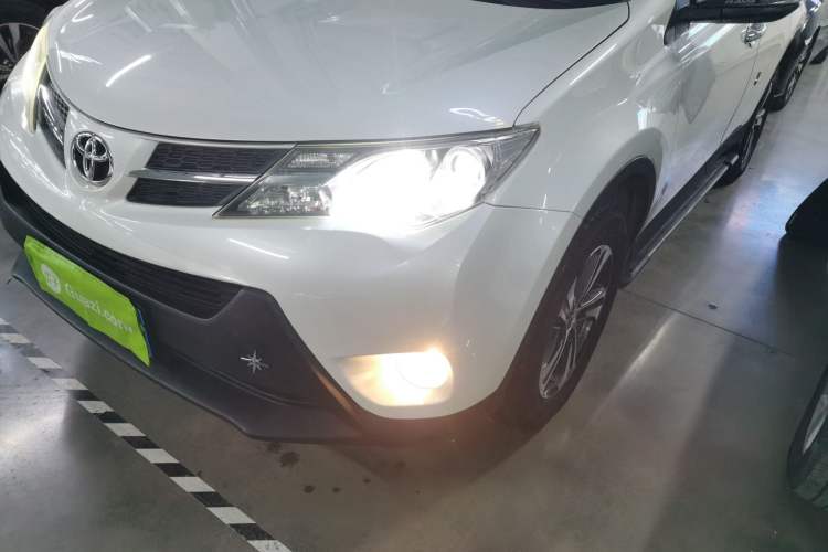 Used Toyota RAV4 2015 2.0L CVT Two-Wheel Drive Fashion Edition
