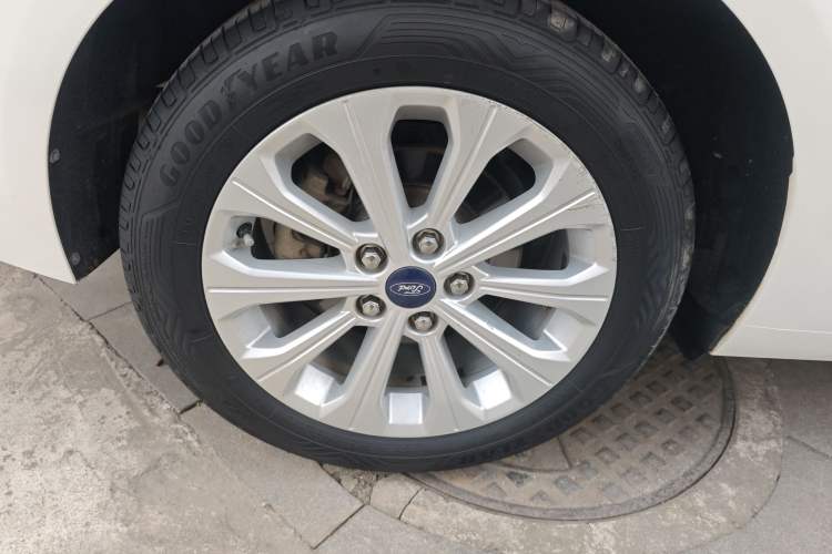 Used Ford Escort 2015 1.5L Automatic Fashion Model
