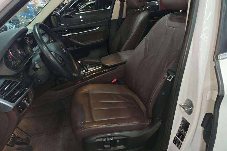 Used BMW X5 2015 xDrive28i
