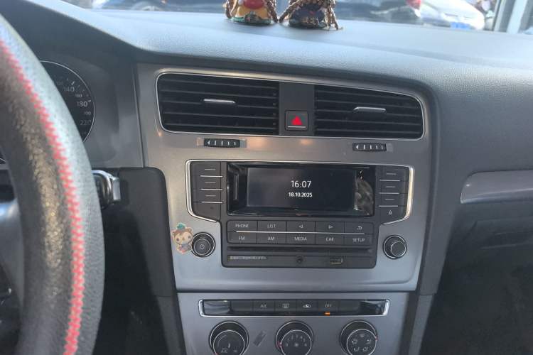 Used Volkswagen Golf 2015 1.6L Automatic Fashion Model
