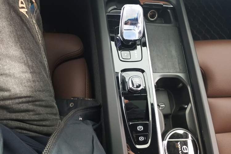 Used Volvo XC60 2025 B5 Four-Wheel Drive Smart & Advanced Luxury Edition
