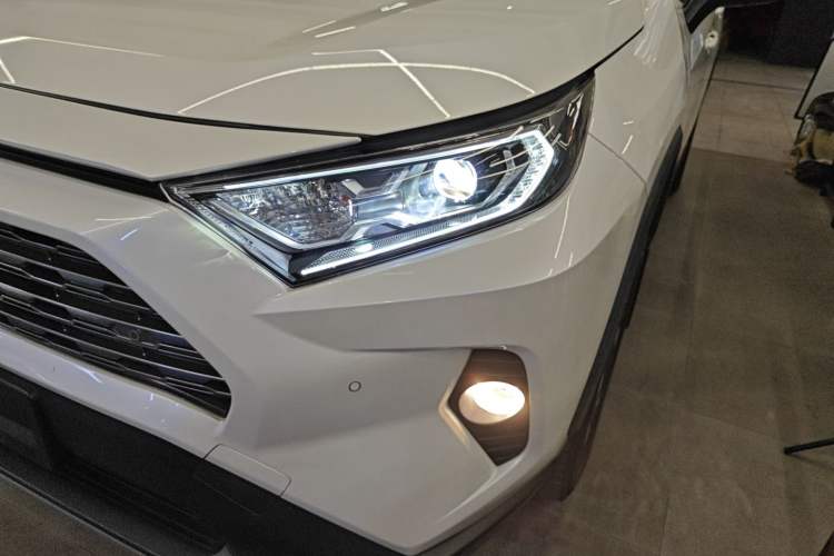 Used Toyota RAV4 2020 2.0L CVT Four-Wheel Drive Prestige Edition
