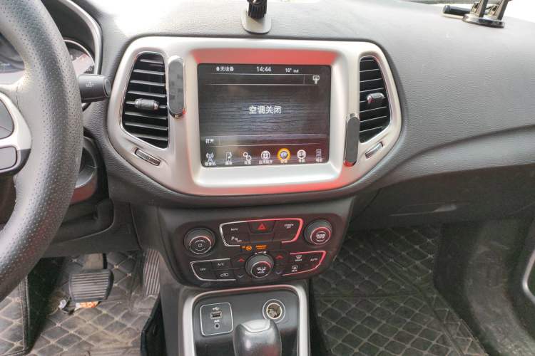 Used  Compass 2017 200T Automatic Family Edition