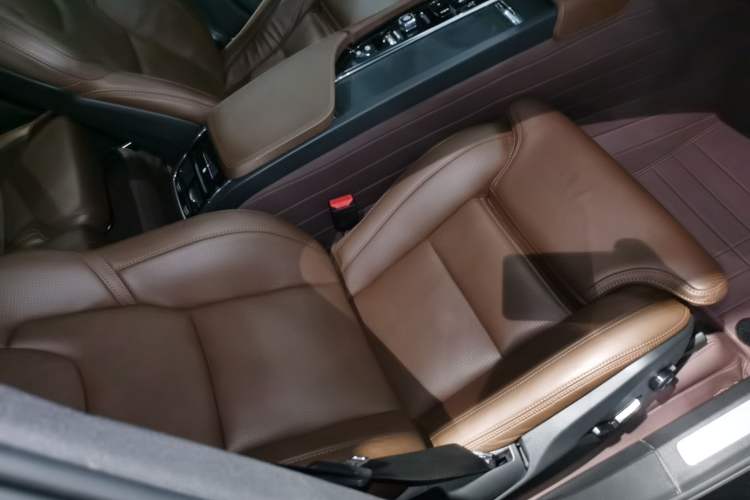 Used Volvo XC90 New Energy 2021 E-Drive Hybrid T8 Luxury Flagship 7-Seater
