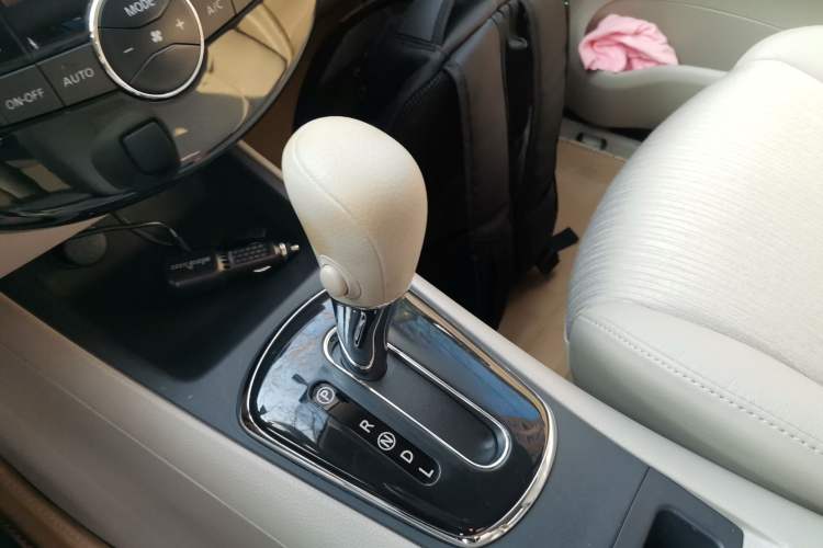 Used Nissan Tiida 2014 1.6L CVT Smart Model
