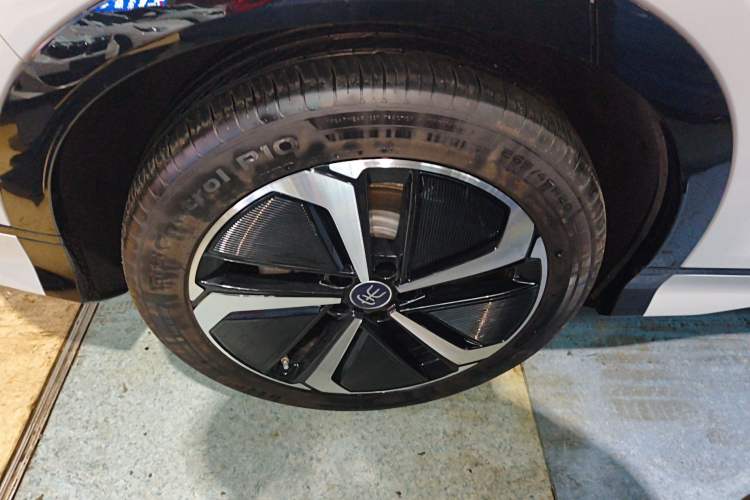 Used BYD Song L EV 2025 Intelligent Driving Version 662 km LiDAR Excellence Edition
