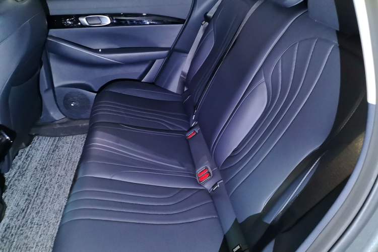 Used  E5 2024 440km Launch Edition
