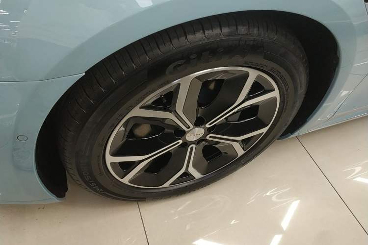 Used Hima Luxeed S7 2025 855 km Max
