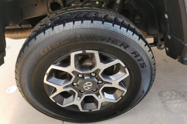 Used Beijing Auto BJ40 2019 PLUS 2.3T Automatic Four-Wheel Drive Premium Edition China VI
