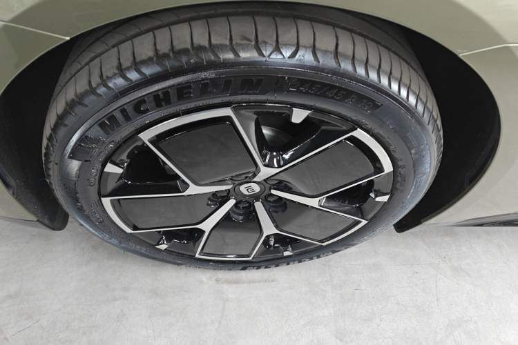 Used Xiaomi Auto SU7 2024 Rear-Drive Long-Range Intelligent Driving Version
