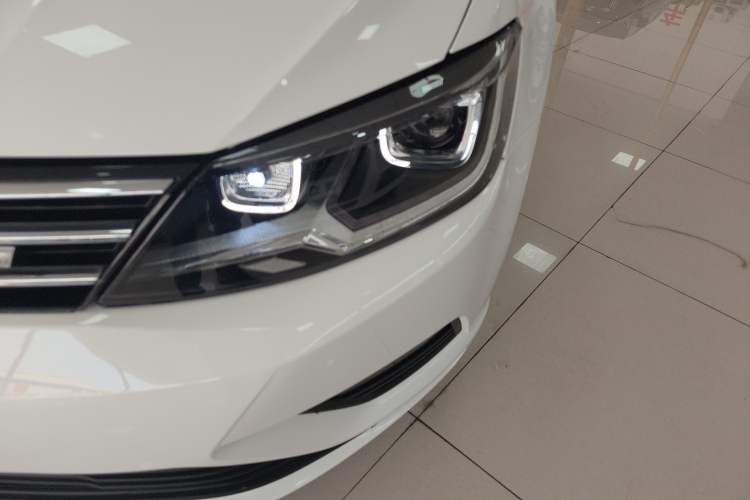 Used Volkswagen Lamando 2015 230TSI DSG Fashion Edition
