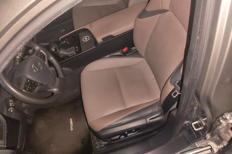 Used Lexus ES 2022 300h Excellence Edition
