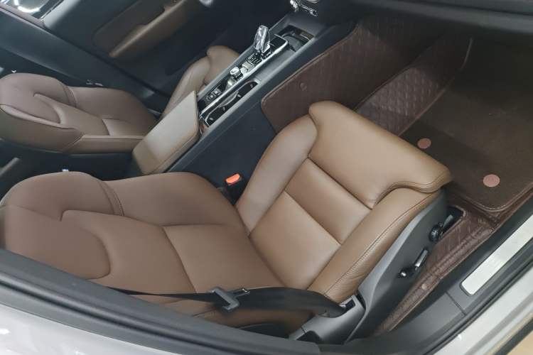 Used Volvo XC60 New Energy 2025 Plug-in Hybrid Long-Range All-Wheel Drive Smart & Luxurious Edition