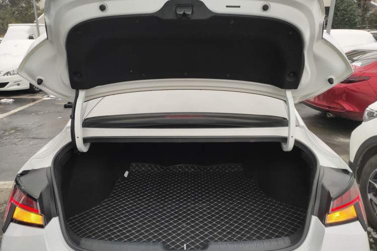 Used Hyundai Elantra 2022 1.5L CVT LUX Prestige Edition
