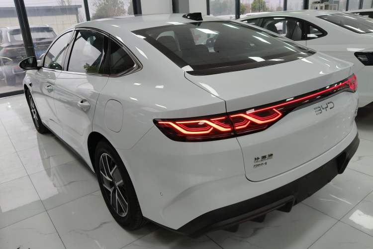 Used BYD Qin L 2025 DM-i Smart Drive 120KM Leading Model
