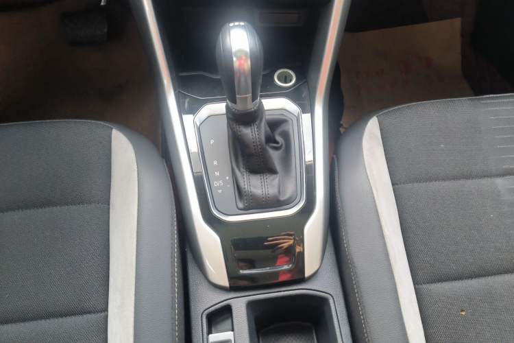 Used Volkswagen T-ROC 2021 280TSI DSG Two-Wheel Drive Elite Connect Edition