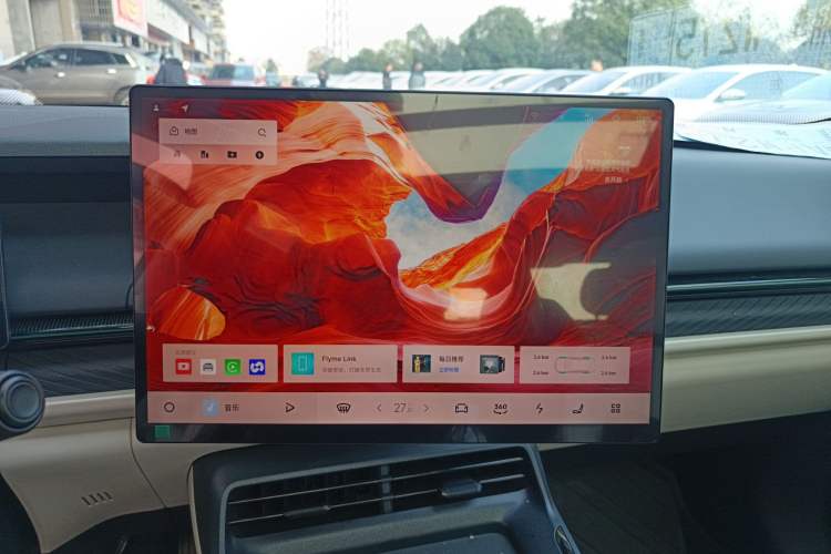 Used Lynk & Co 07 2024 EM-P 126 Long-Range Halo
