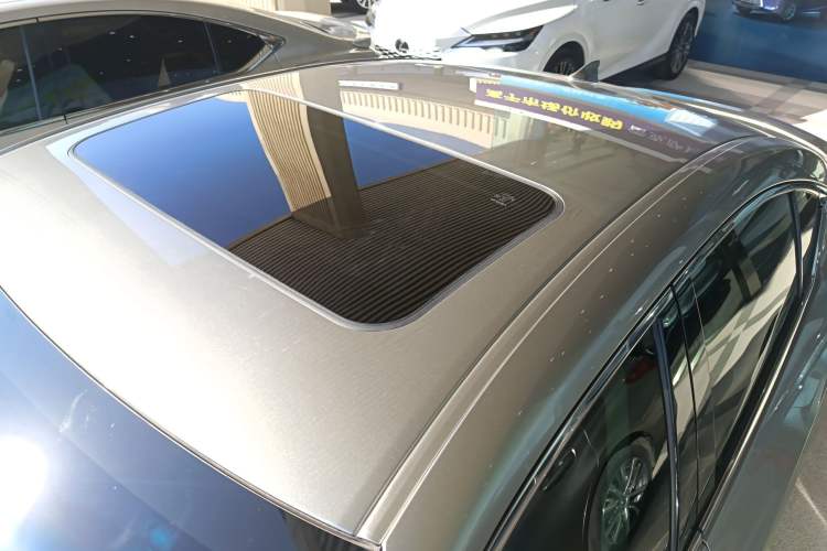 Used Lexus ES 2020 300h Premier Edition
