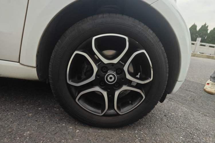 Used  fortwo 2017 1.0L 52kW New Sound Special Edition China V Emission Standard
