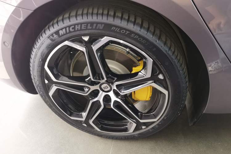 Used  SU7 2024 Rear-Drive Ultra-Long Range Advanced Pro-Level Intelligent Driving Version
