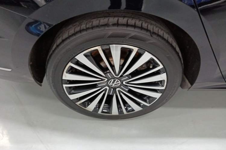 Used Volkswagen Passat 2020 Revised Version 330TSI Luxury Edition China VI Standard
