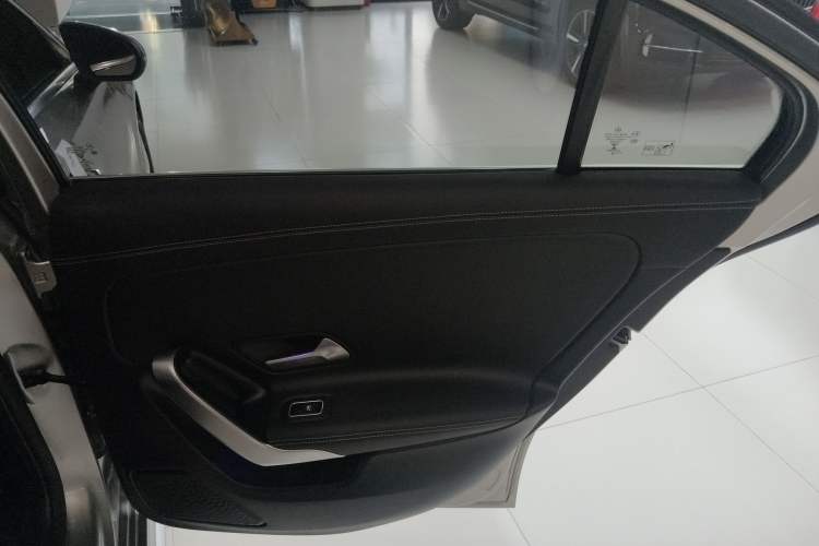 Used Mercedes-Benz A-Class 2020 Restyled A 200 L Sport Sedan Fashion Version
