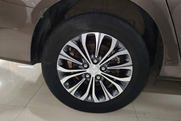 Used Buick GL8 2021 Land Cruiser Executive Class 652T Luxury Model
