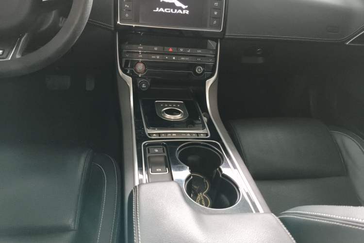 Used Jaguar XE 2015 2.0T 200 PS R-Sport