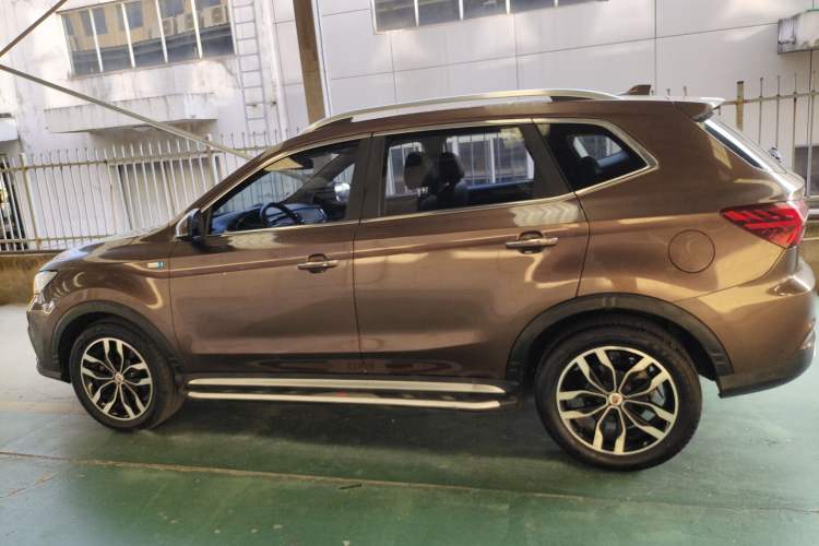 Used Roewe RX5 2016 20T Two-Wheel Drive Automatic Internet Smart Edition
