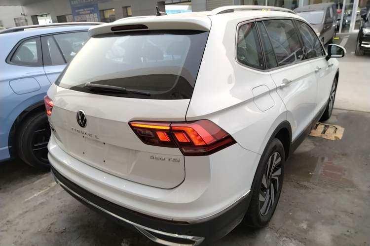 Used Volkswagen Tiguan L 2024 300TSI Automatic Two-Wheel Drive Smart Edition
