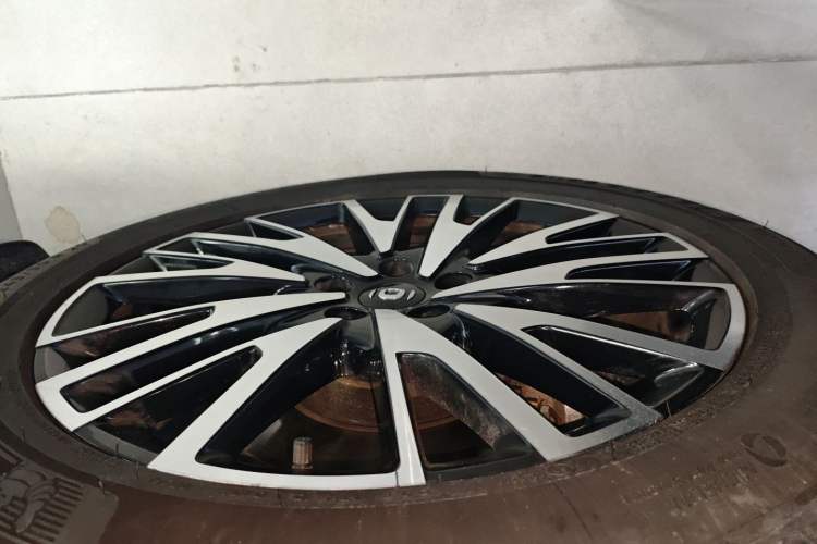 Used  Q07 2025 215 Flagship PLUS
