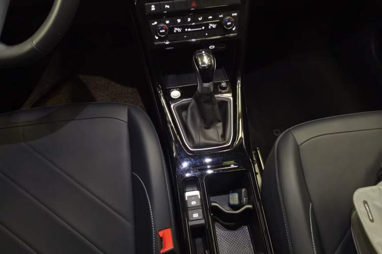 Used Volkswagen Tharu 2025 NewRui 300TSI Prestige Edition
