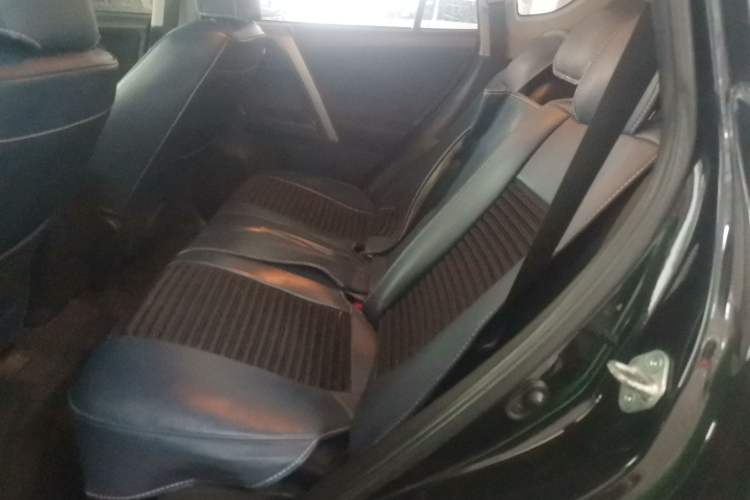 Used Toyota RAV4 2016 2.0L CVT Two-Wheel Drive Fashion Edition China V Standard
